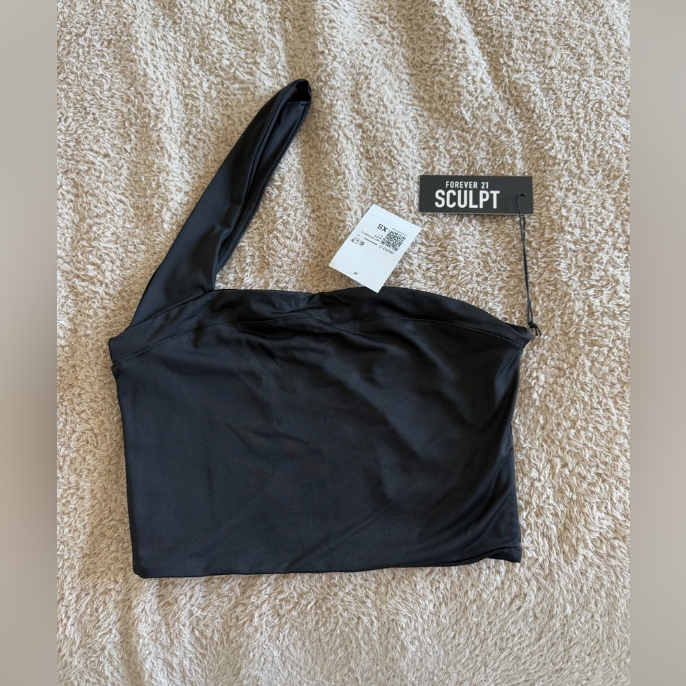 NWT Forever 21 Crop Tank Size Extra Small in Black